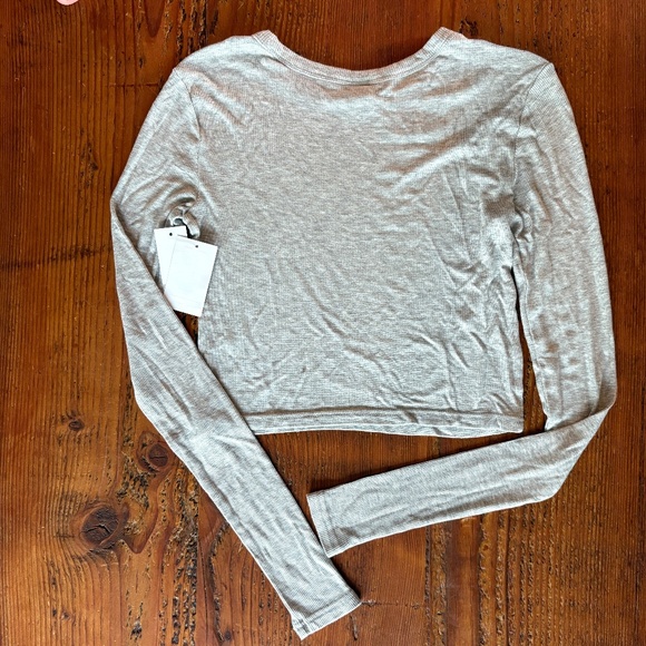 NWT BP Ribbed Long Sleeve Cropped Heathered Gray Shirt Size Medium - Picture 4 of 10
